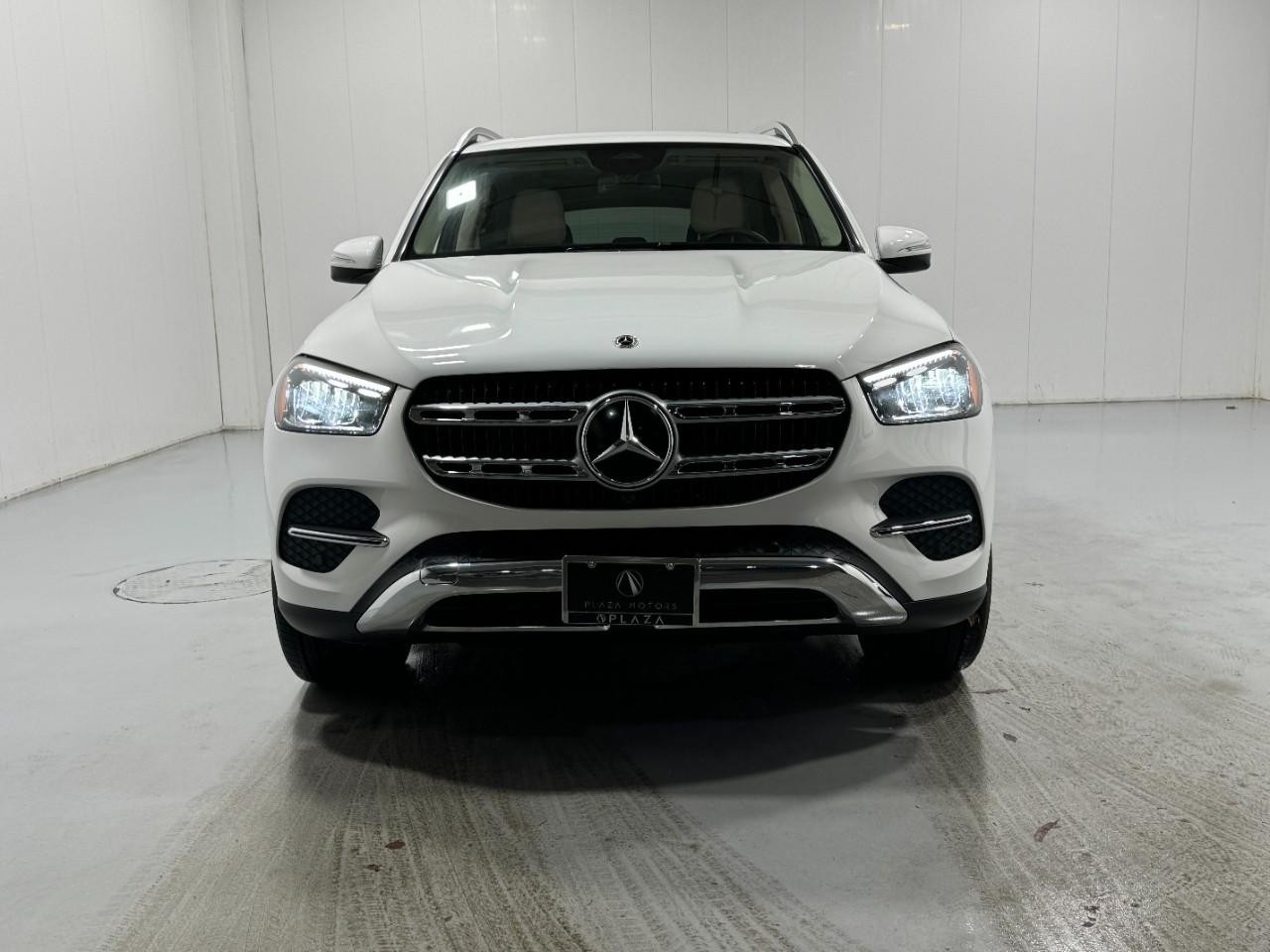 Mercedes-Benz GLE Vehicle Full-screen Gallery Image 7