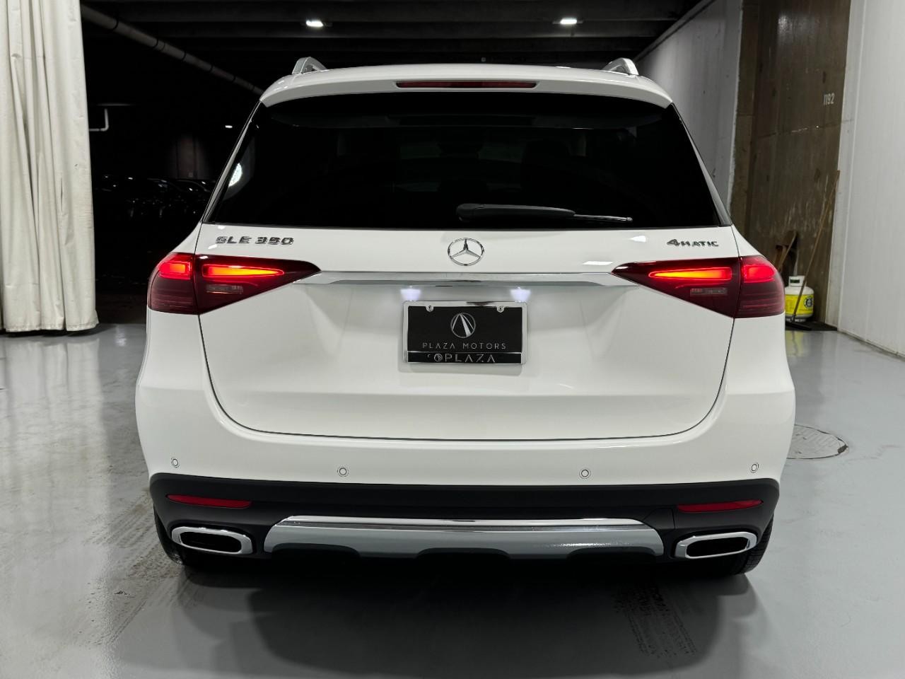 Mercedes-Benz GLE Vehicle Full-screen Gallery Image 9