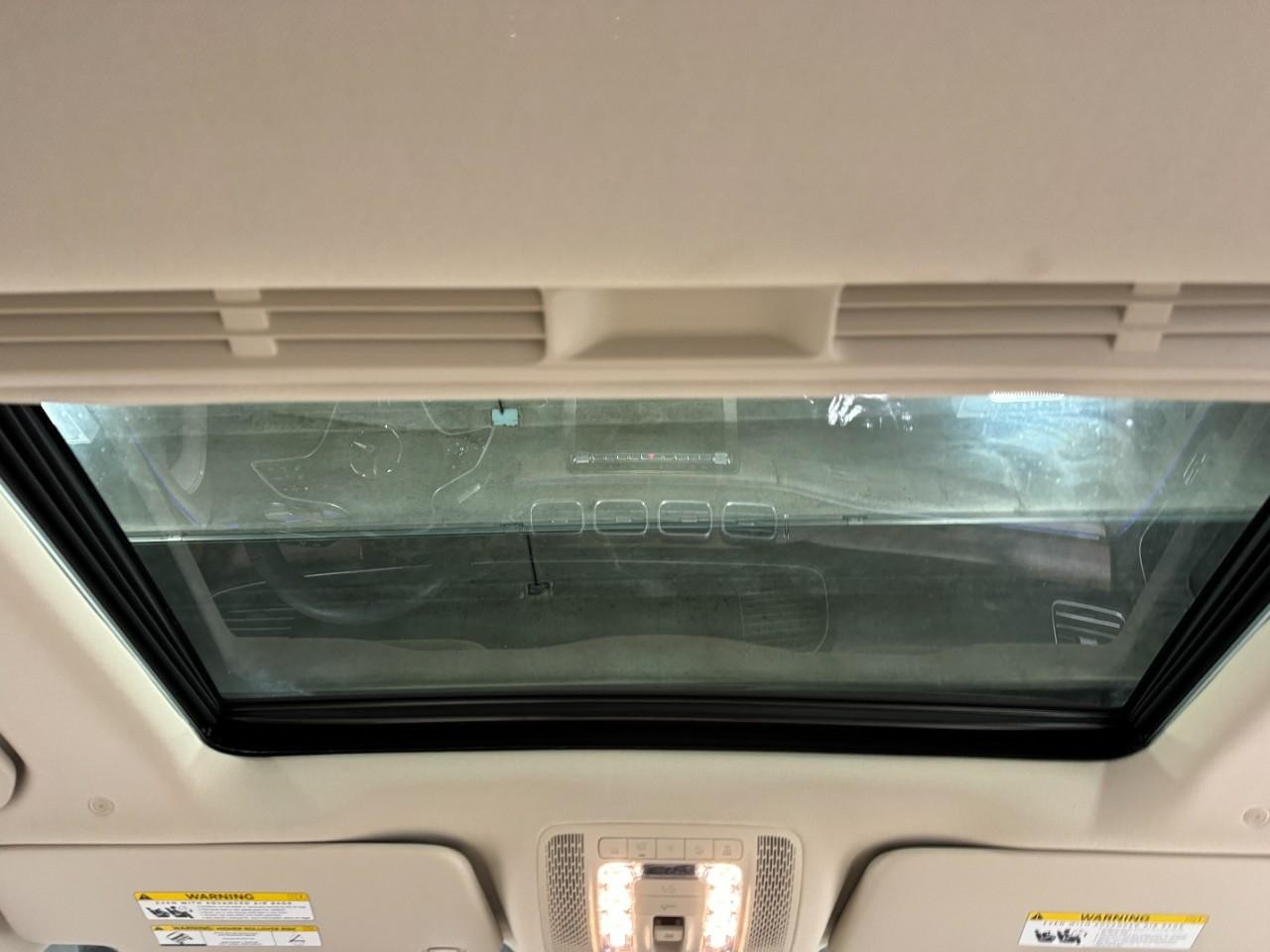 Mercedes-Benz GLE Vehicle Full-screen Gallery Image 11