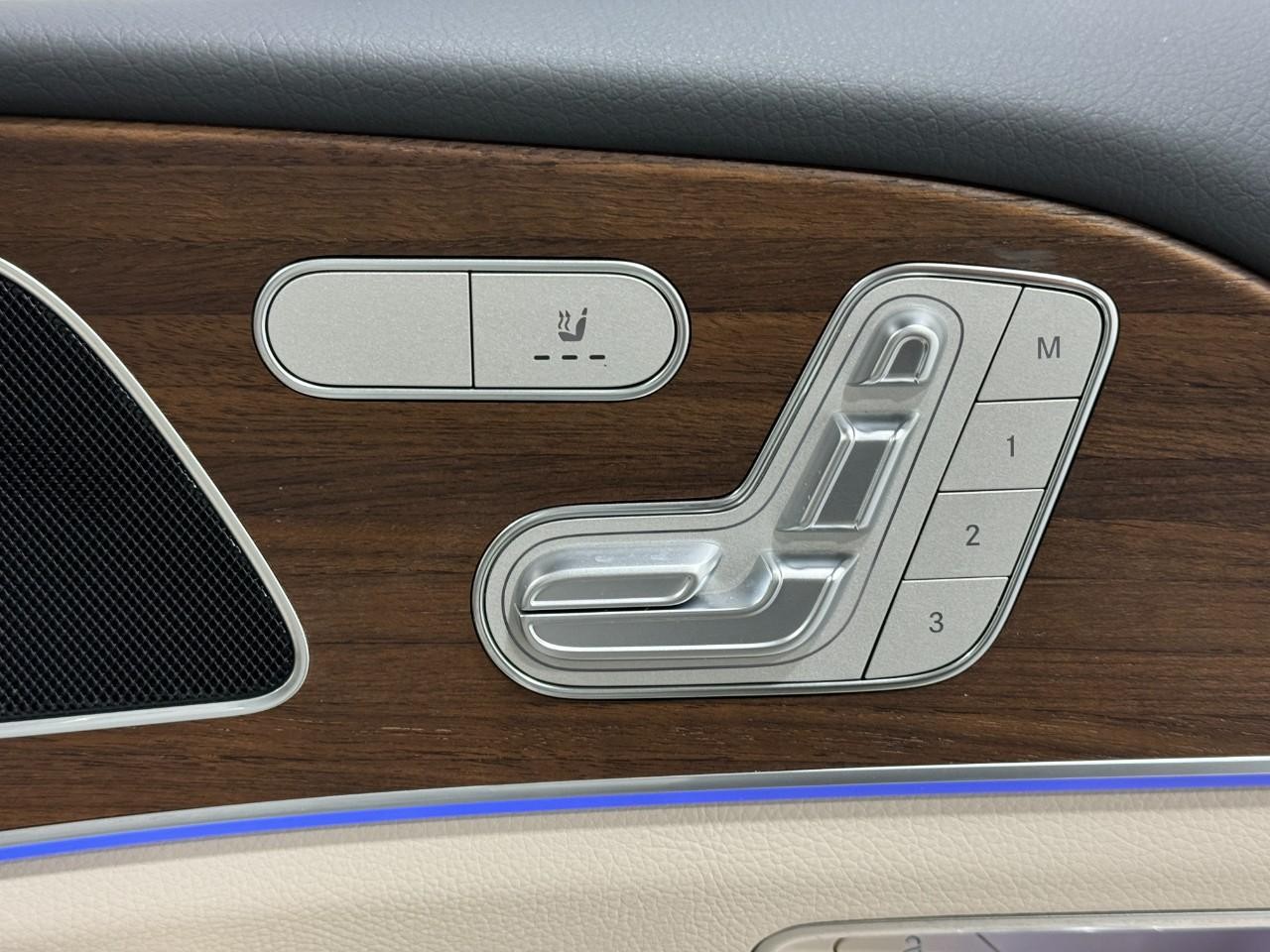 Mercedes-Benz GLE Vehicle Full-screen Gallery Image 21