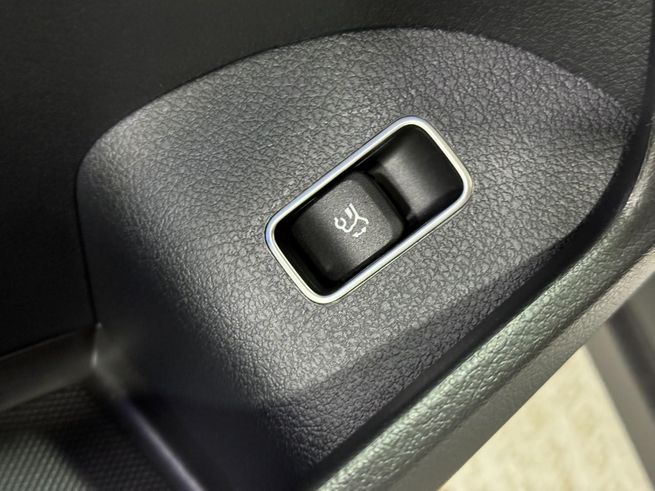 Mercedes-Benz GLE Vehicle Full-screen Gallery Image 27