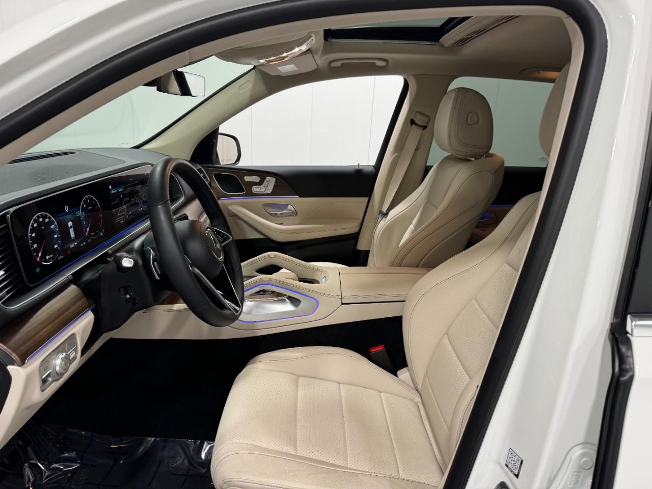 Mercedes-Benz GLE Vehicle Full-screen Gallery Image 28