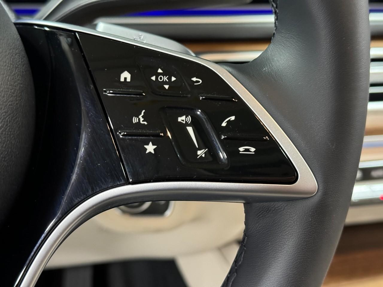 Mercedes-Benz GLE Vehicle Full-screen Gallery Image 33