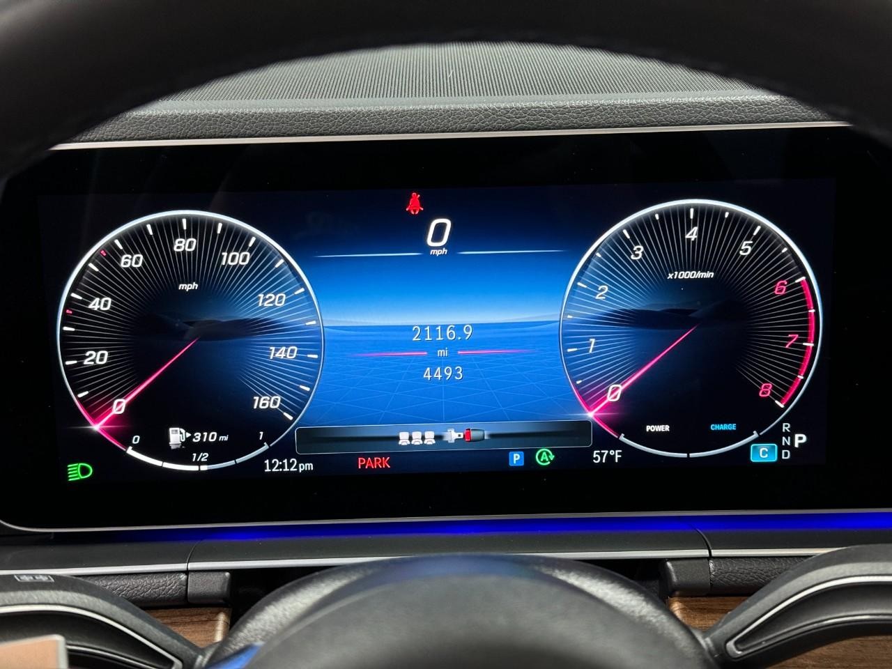 Mercedes-Benz GLE Vehicle Full-screen Gallery Image 34