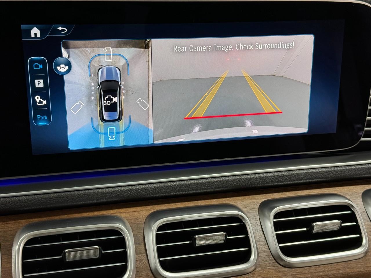 Mercedes-Benz GLE Vehicle Full-screen Gallery Image 36