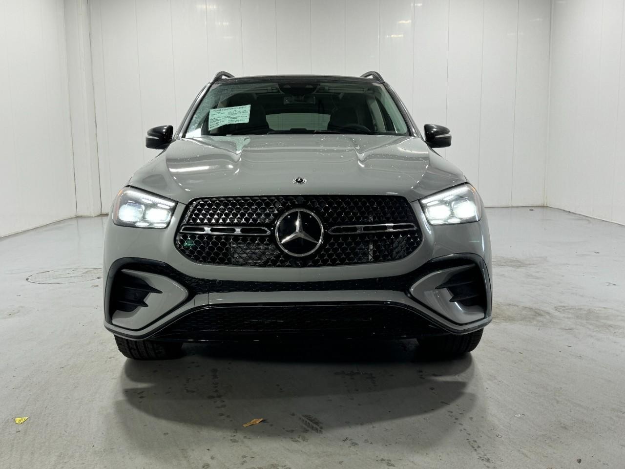 Mercedes-Benz GLE Vehicle Full-screen Gallery Image 7