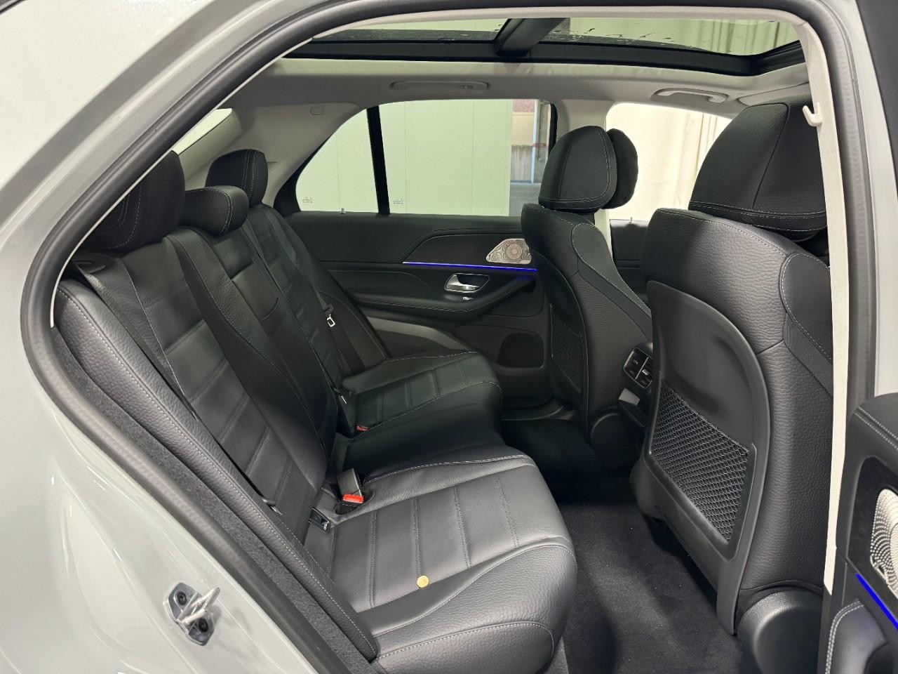 Mercedes-Benz GLE Vehicle Full-screen Gallery Image 10