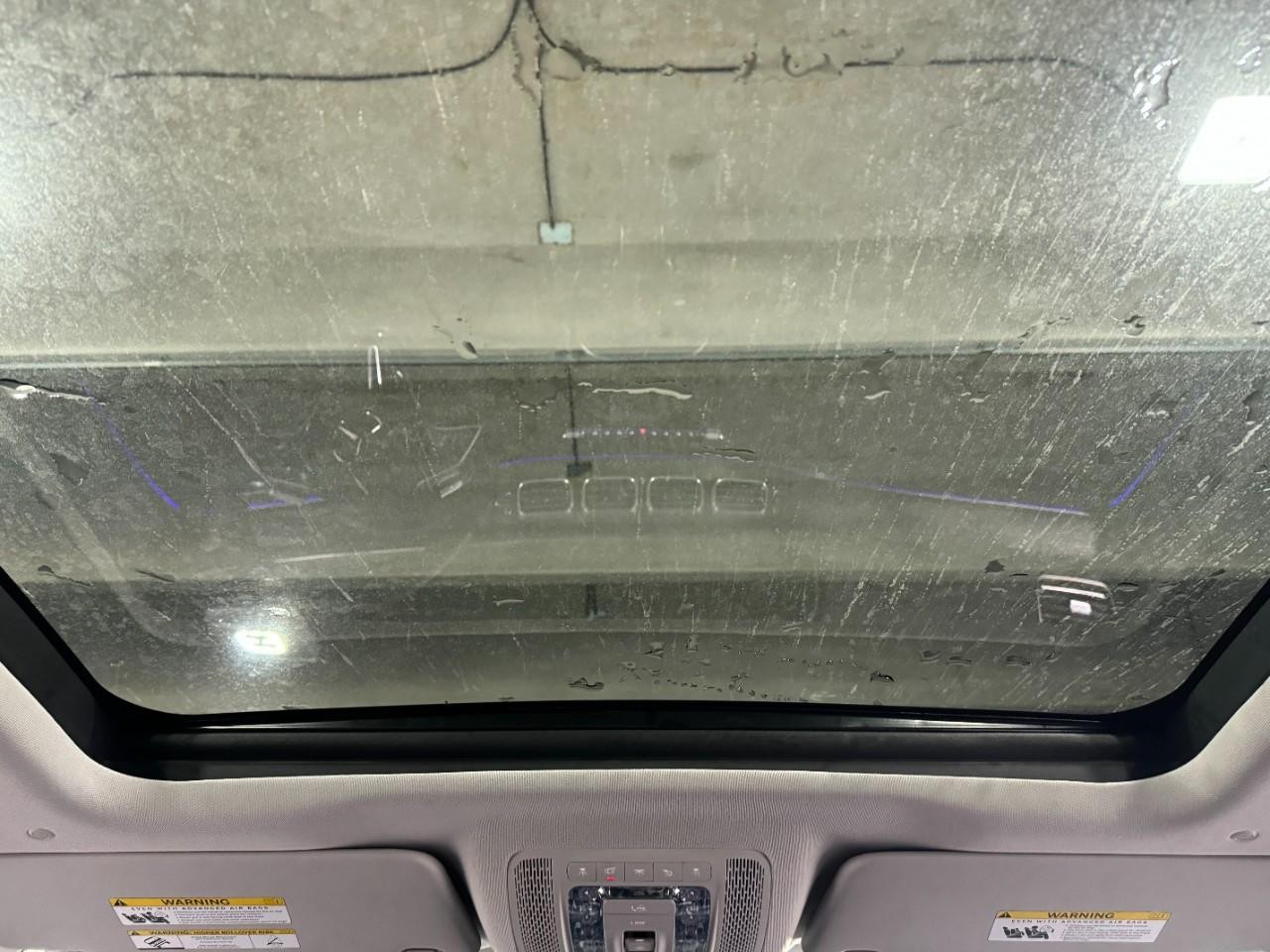 Mercedes-Benz GLE Vehicle Full-screen Gallery Image 11