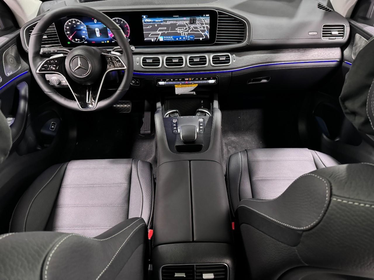 Mercedes-Benz GLE Vehicle Full-screen Gallery Image 12