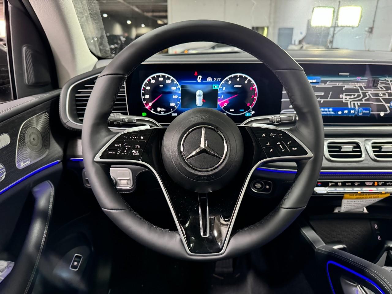 Mercedes-Benz GLE Vehicle Full-screen Gallery Image 13