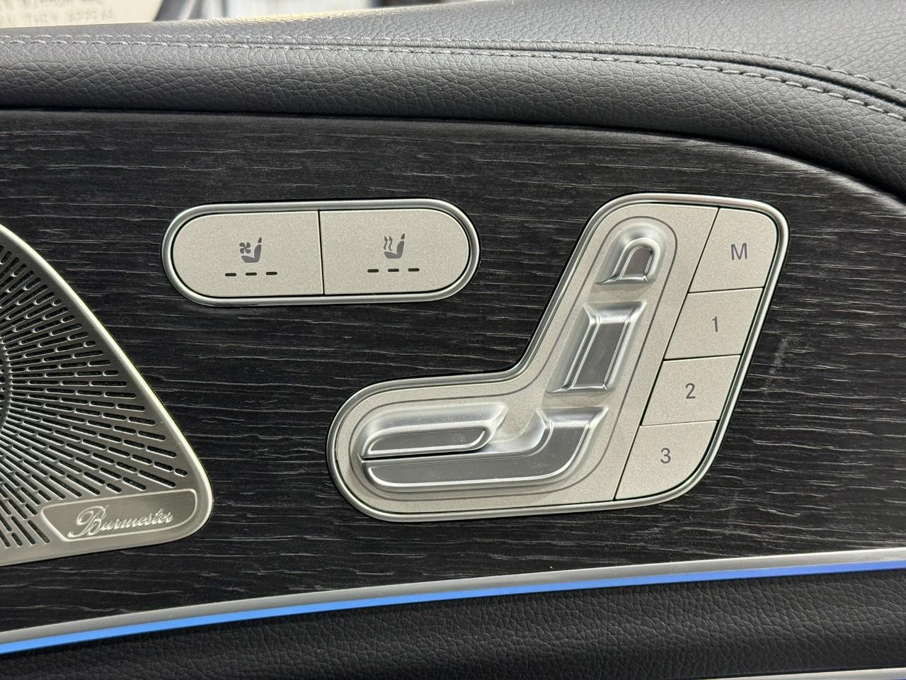 Mercedes-Benz GLE Vehicle Full-screen Gallery Image 20