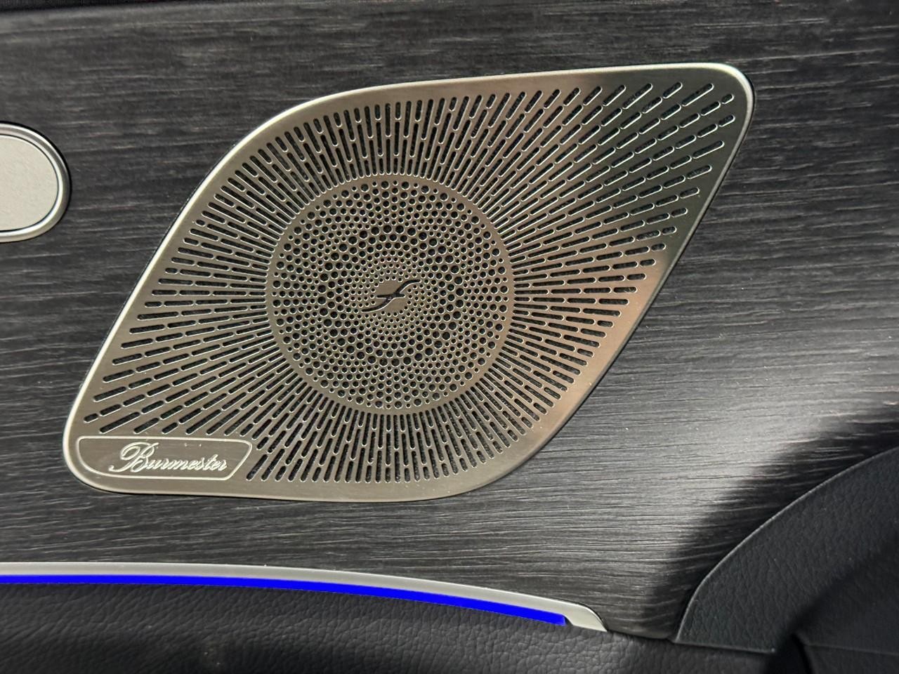 Mercedes-Benz GLE Vehicle Full-screen Gallery Image 23