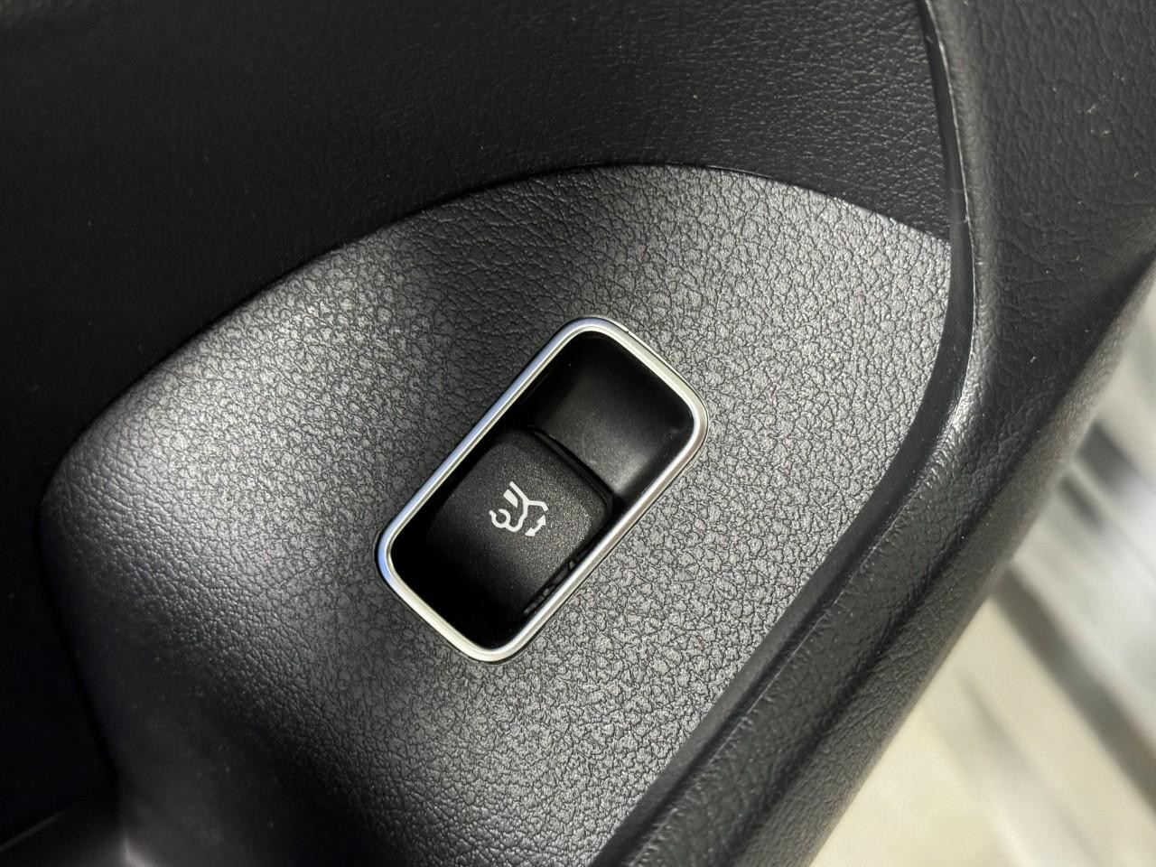 Mercedes-Benz GLE Vehicle Full-screen Gallery Image 27