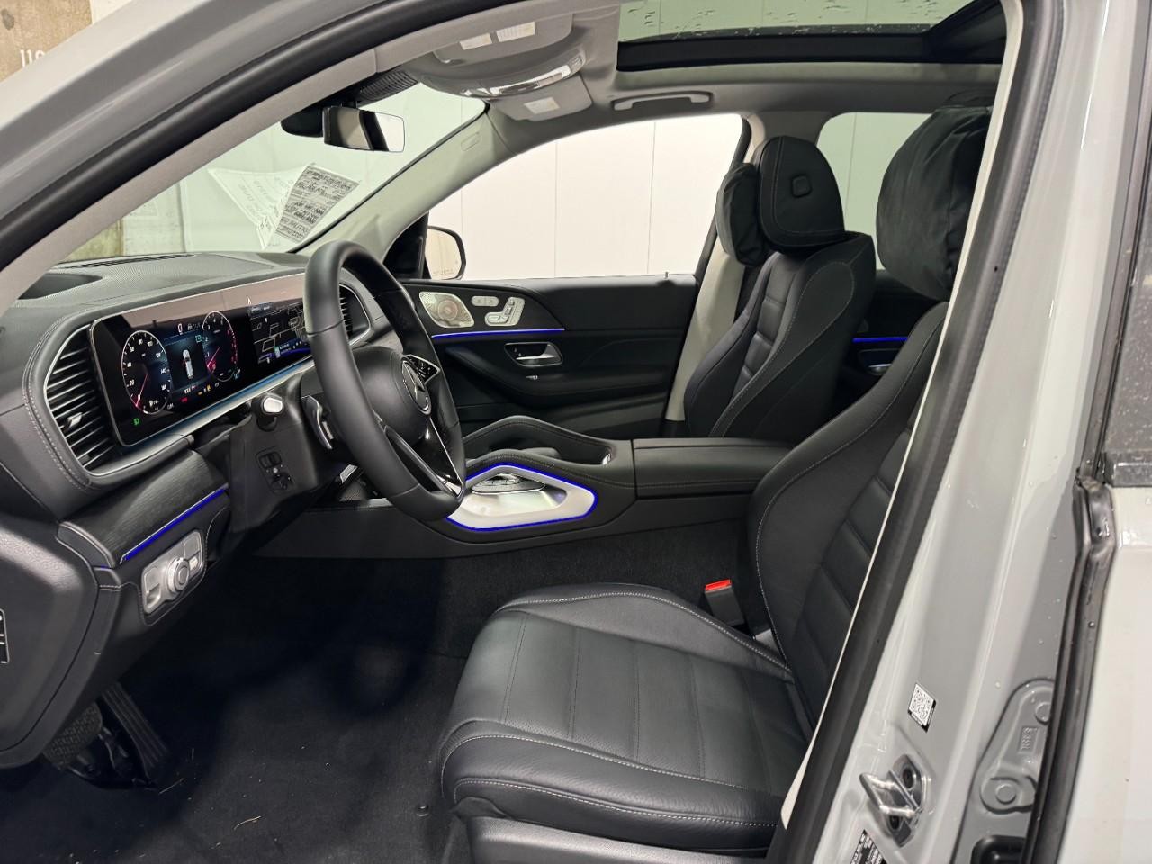 Mercedes-Benz GLE Vehicle Full-screen Gallery Image 28