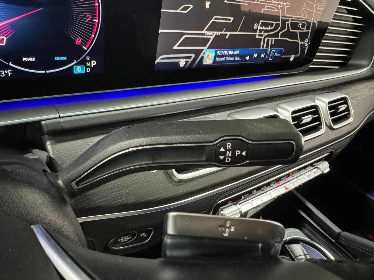 Mercedes-Benz GLE Vehicle Full-screen Gallery Image 34