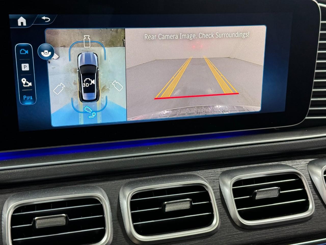 Mercedes-Benz GLE Vehicle Full-screen Gallery Image 35