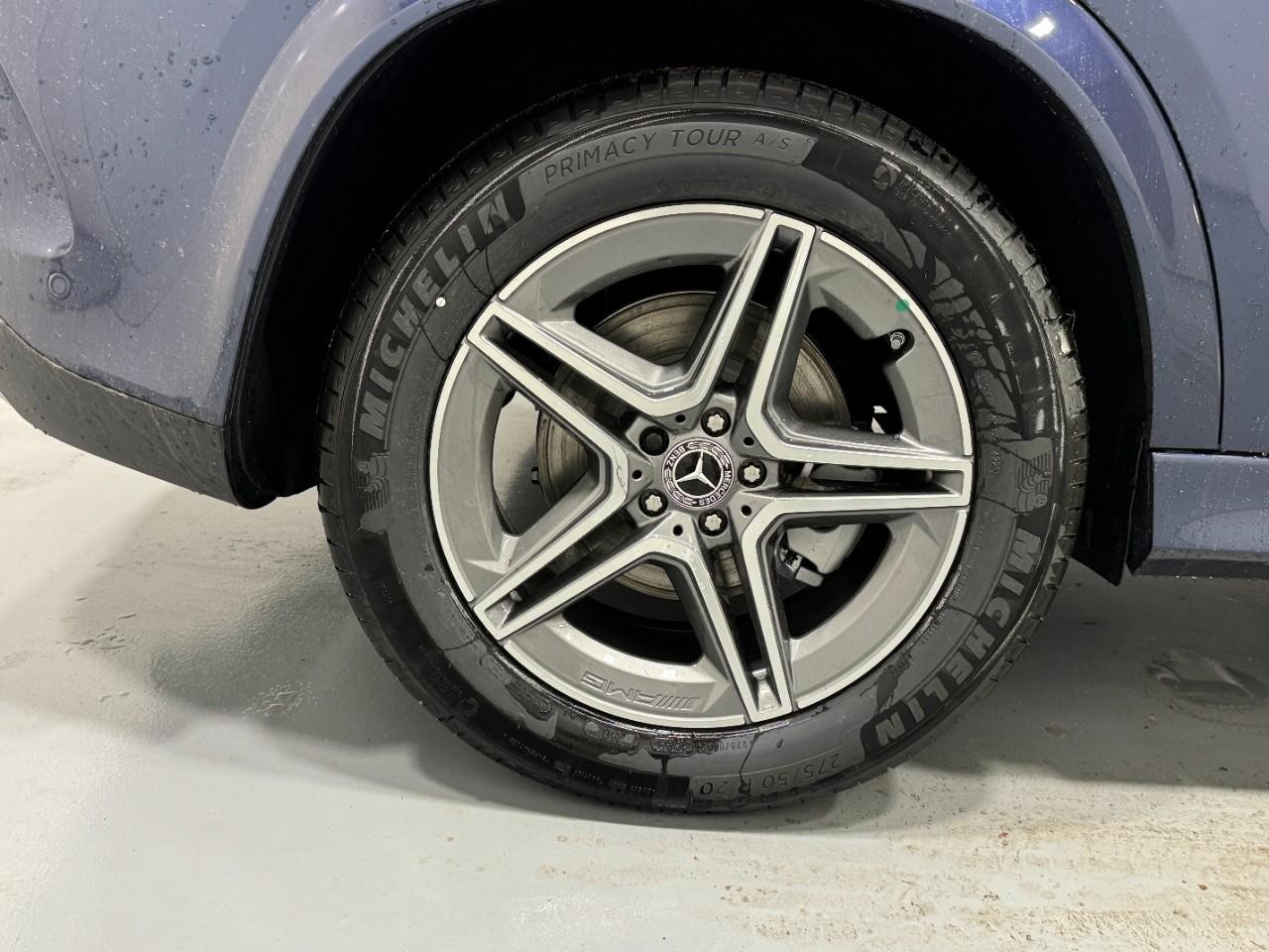 Mercedes-Benz GLE Vehicle Full-screen Gallery Image 5