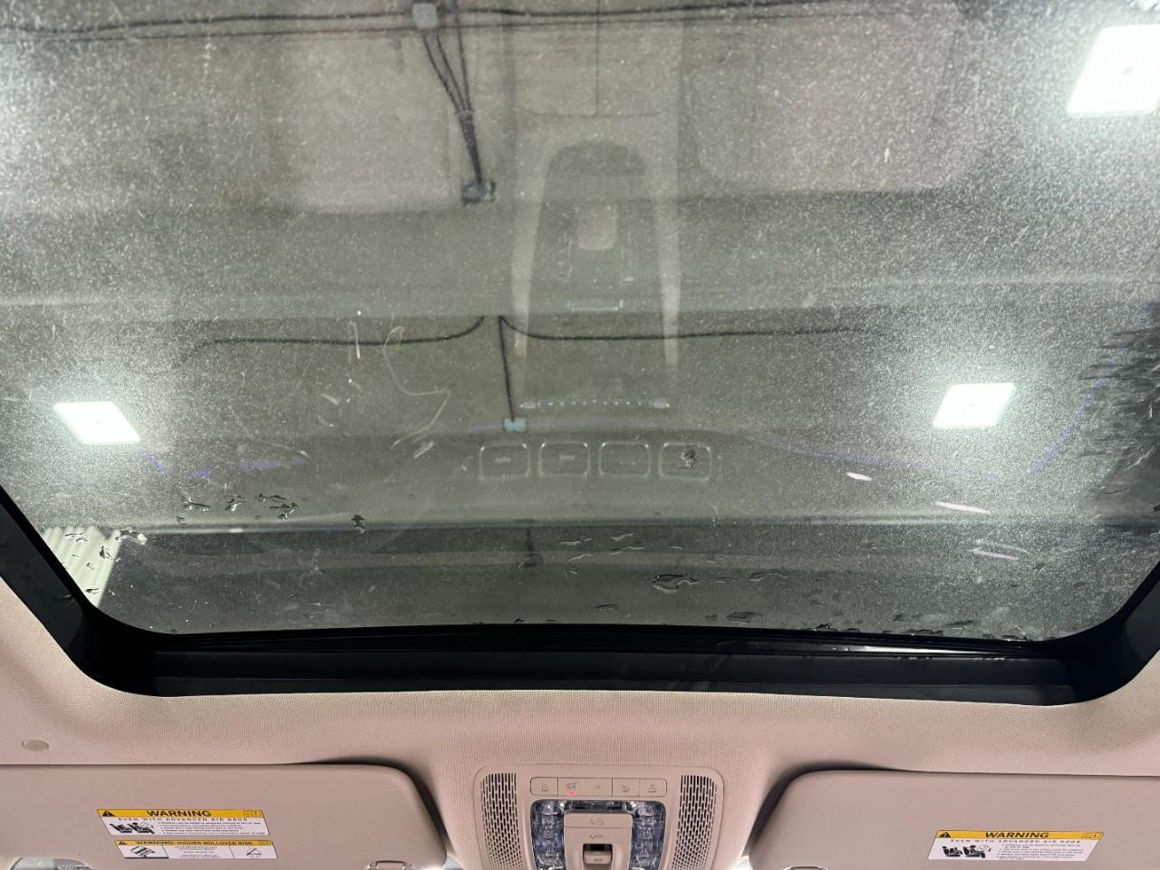 Mercedes-Benz GLE Vehicle Full-screen Gallery Image 11