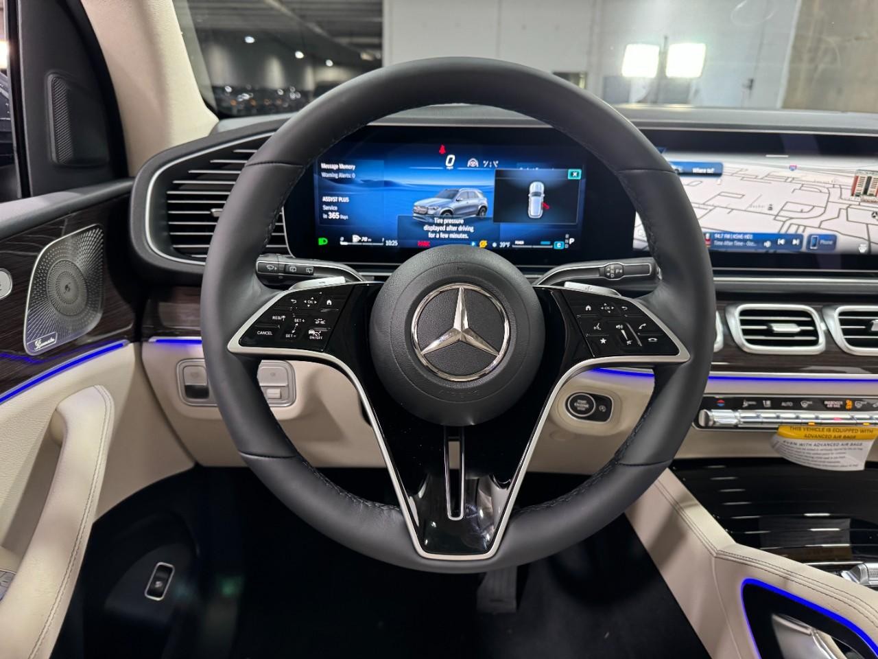 Mercedes-Benz GLE Vehicle Full-screen Gallery Image 13