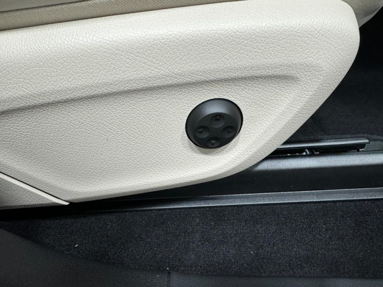 Mercedes-Benz GLE Vehicle Full-screen Gallery Image 20