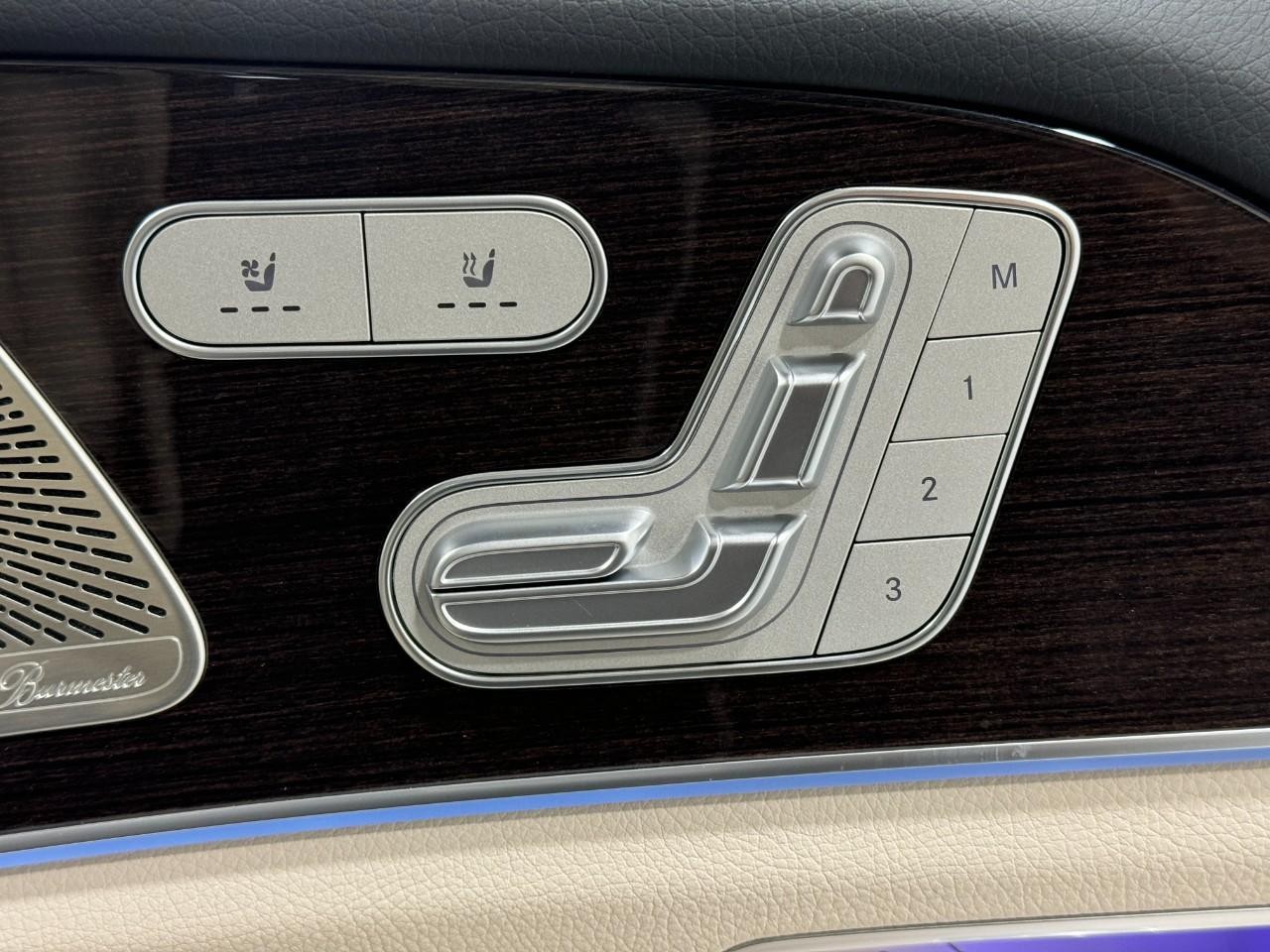 Mercedes-Benz GLE Vehicle Full-screen Gallery Image 21