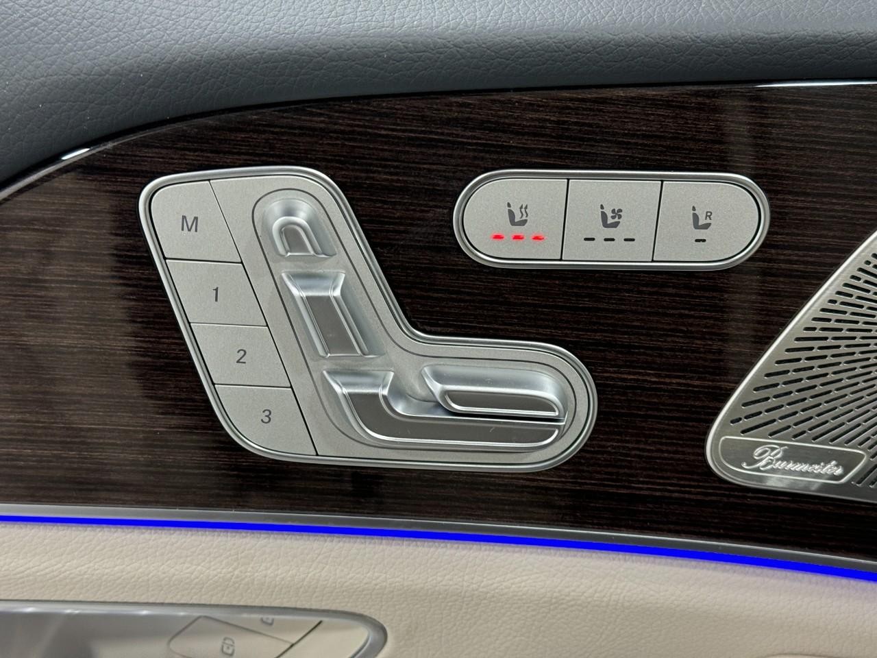 Mercedes-Benz GLE Vehicle Full-screen Gallery Image 25