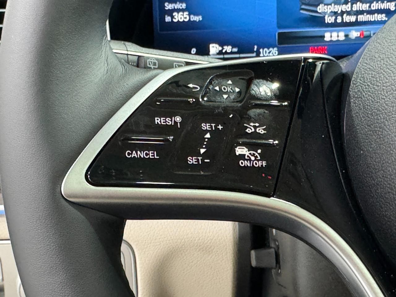 Mercedes-Benz GLE Vehicle Full-screen Gallery Image 33