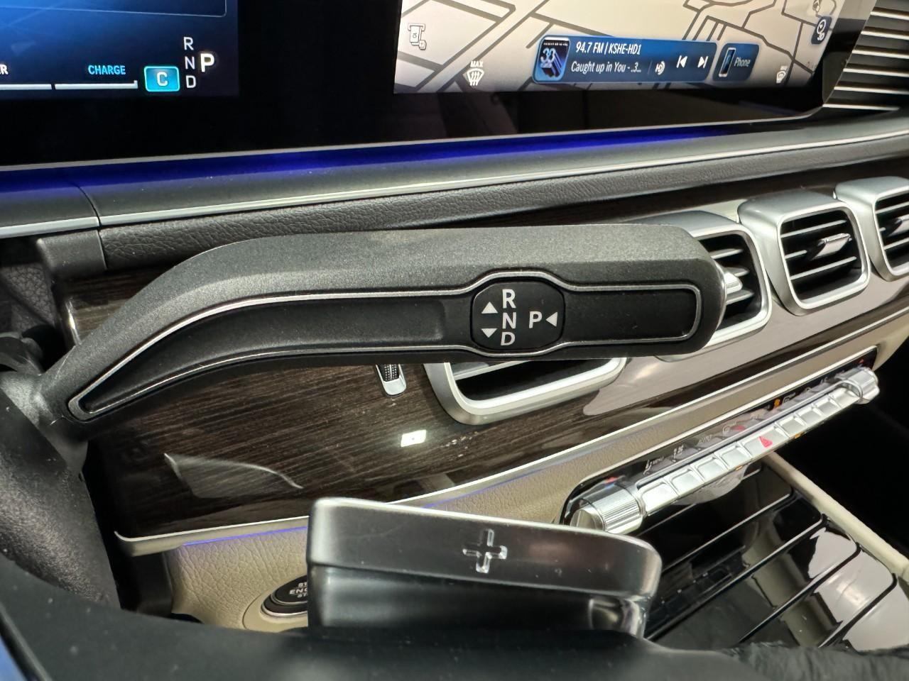 Mercedes-Benz GLE Vehicle Full-screen Gallery Image 36