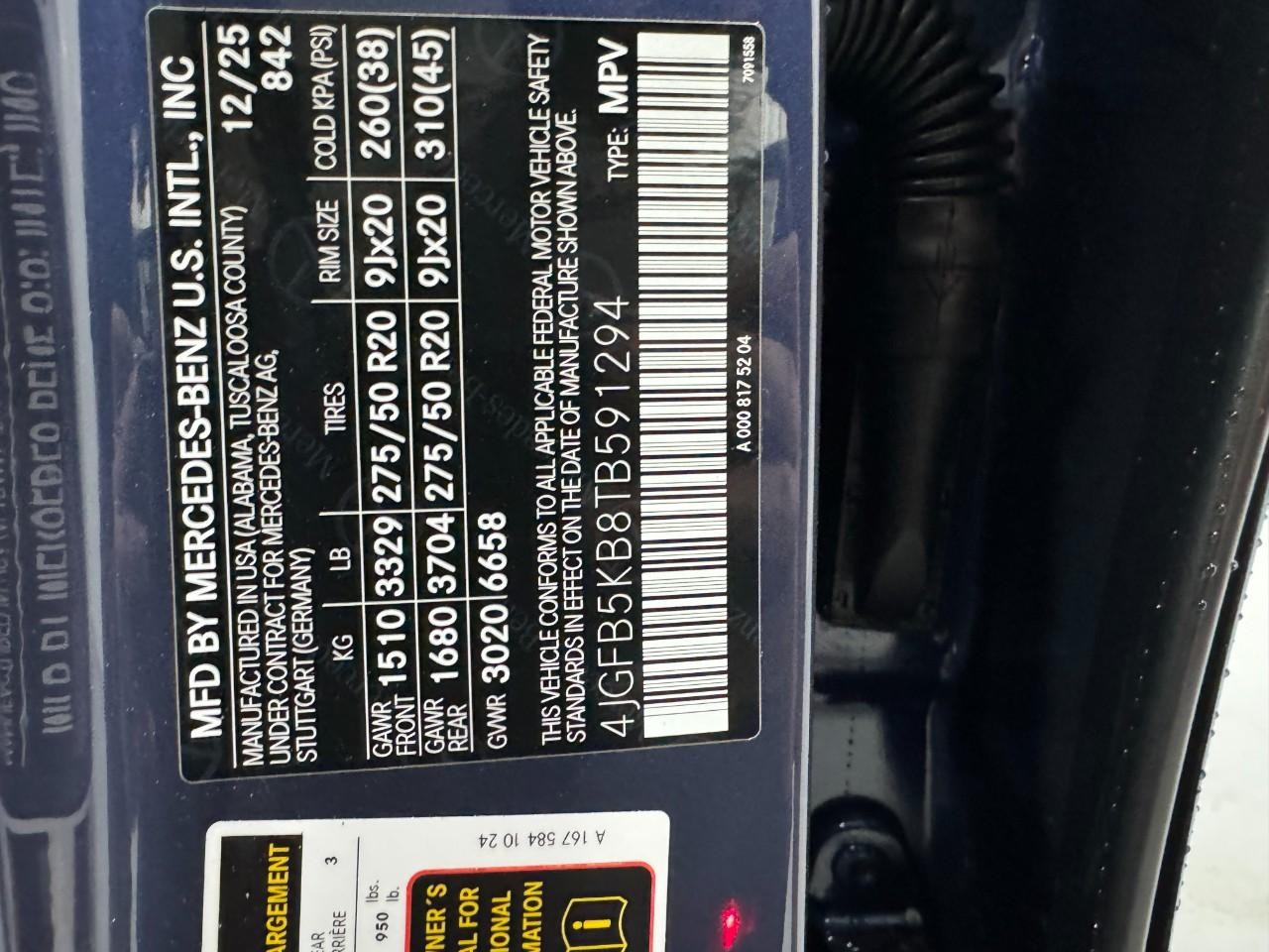 Mercedes-Benz GLE Vehicle Full-screen Gallery Image 38