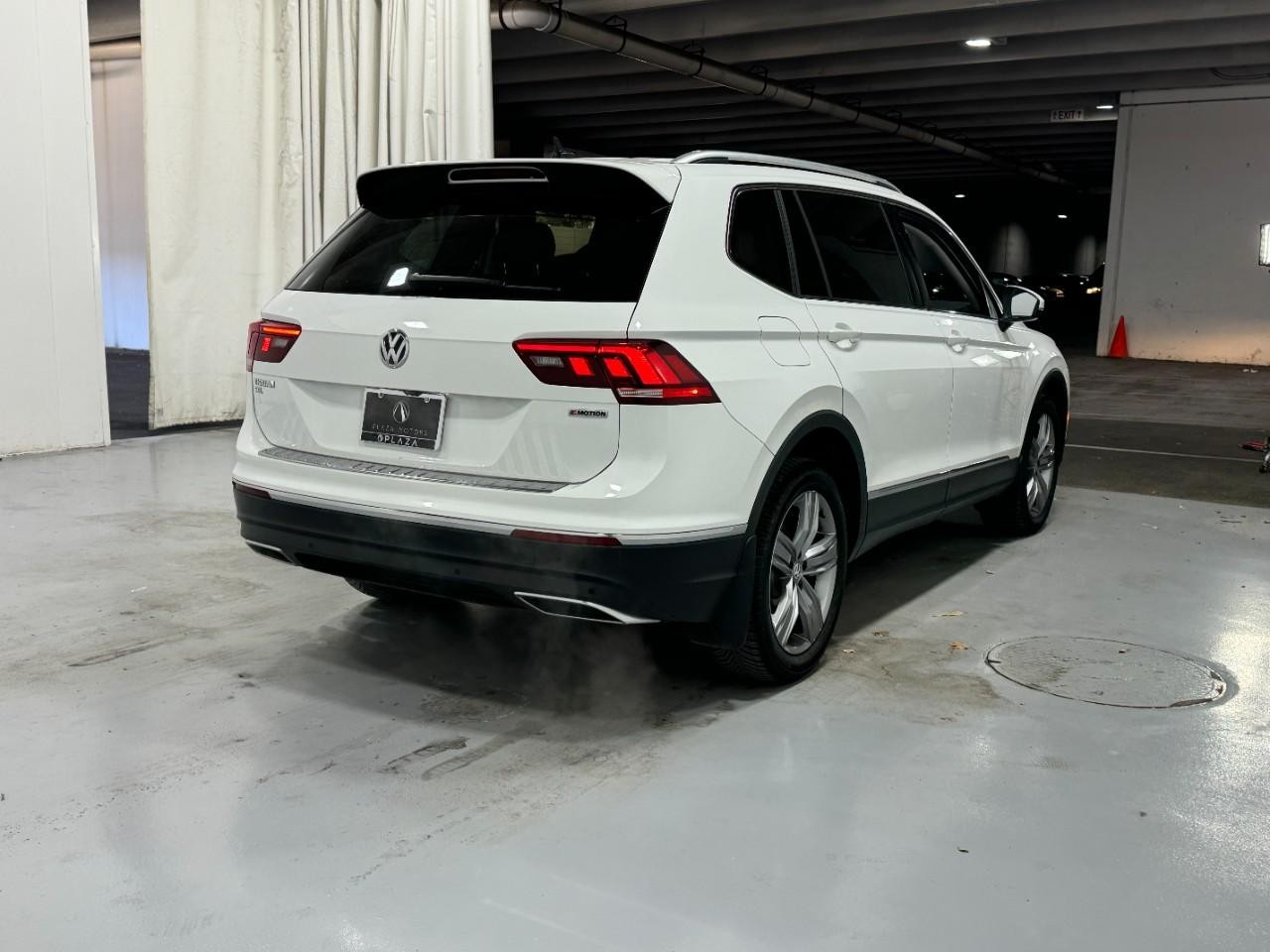Volkswagen Tiguan Vehicle Full-screen Gallery Image 4