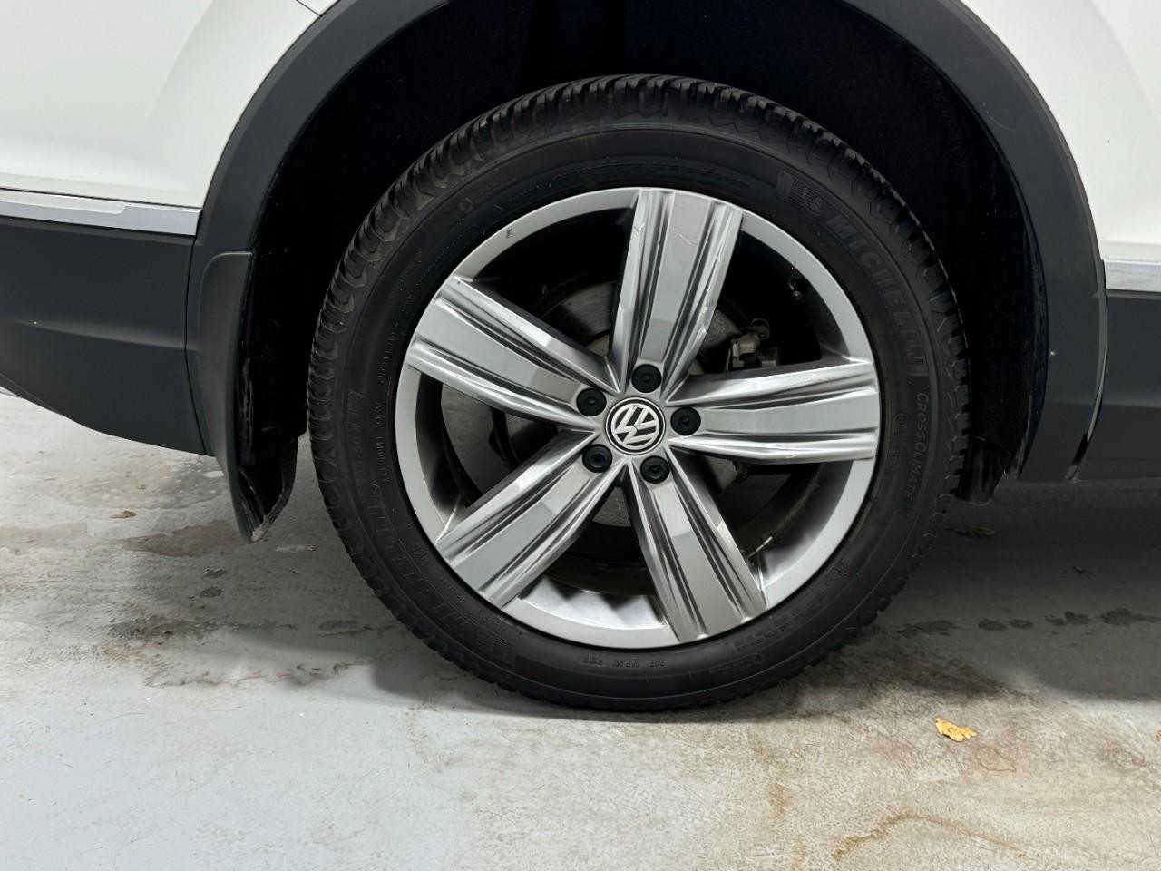 Volkswagen Tiguan Vehicle Full-screen Gallery Image 5