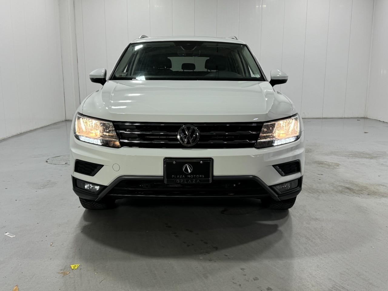 Volkswagen Tiguan Vehicle Full-screen Gallery Image 7