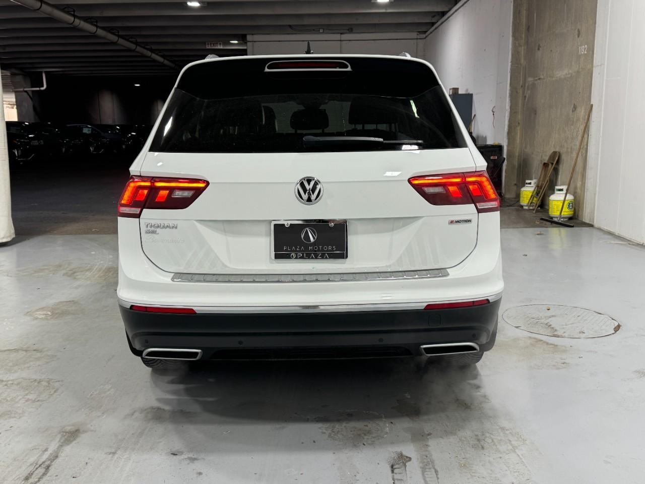 Volkswagen Tiguan Vehicle Full-screen Gallery Image 9