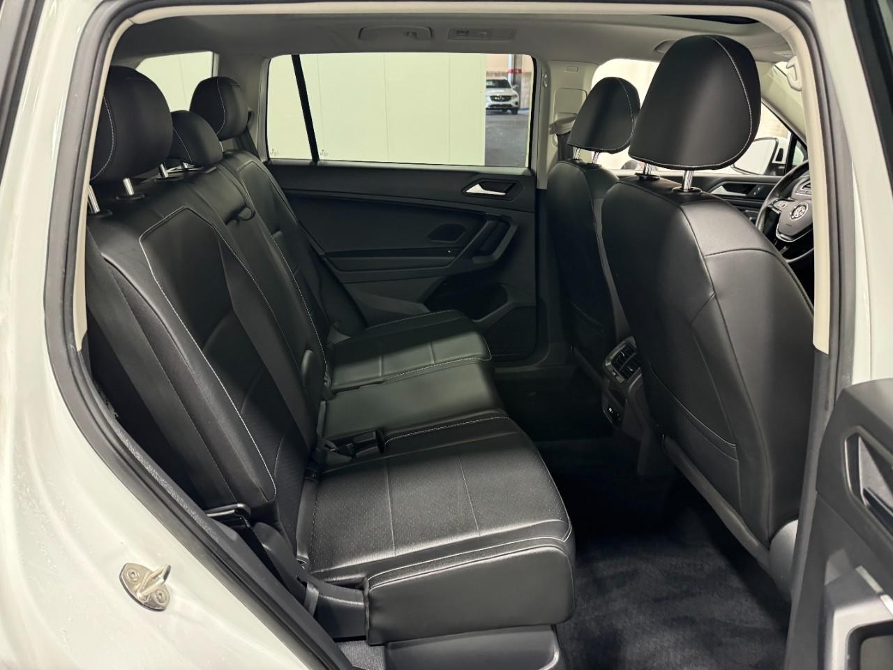 Volkswagen Tiguan Vehicle Full-screen Gallery Image 10