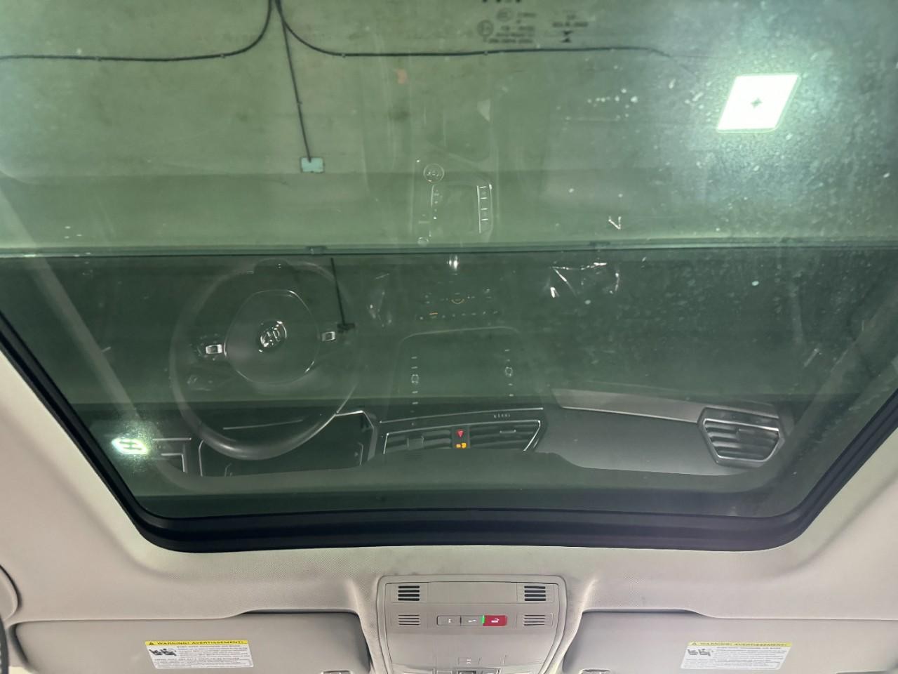 Volkswagen Tiguan Vehicle Full-screen Gallery Image 11