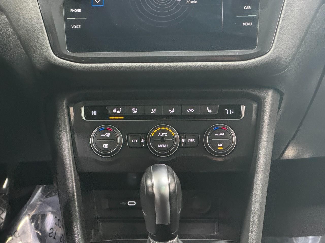 Volkswagen Tiguan Vehicle Full-screen Gallery Image 15