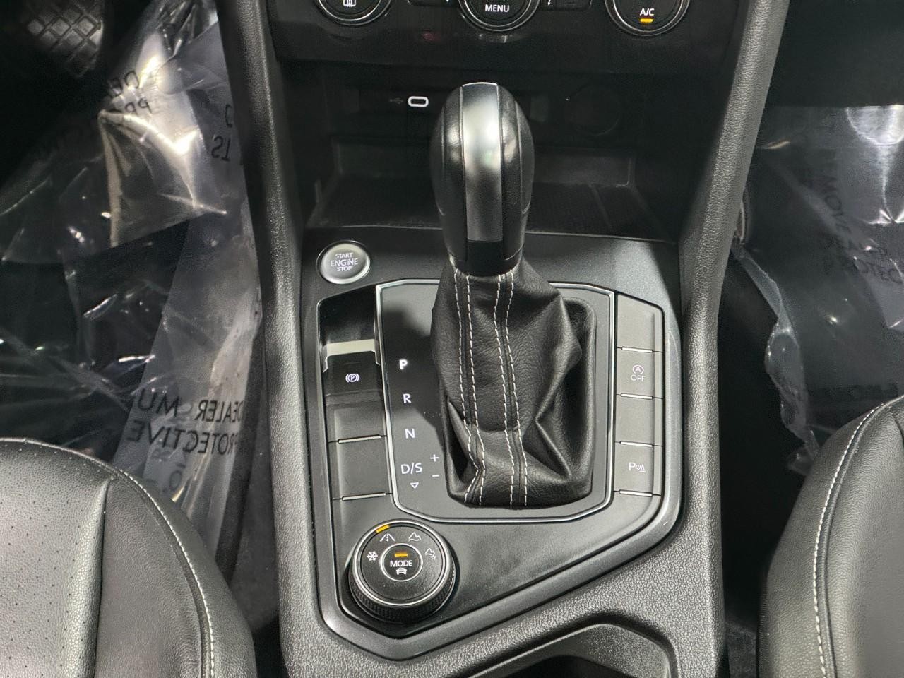 Volkswagen Tiguan Vehicle Full-screen Gallery Image 16