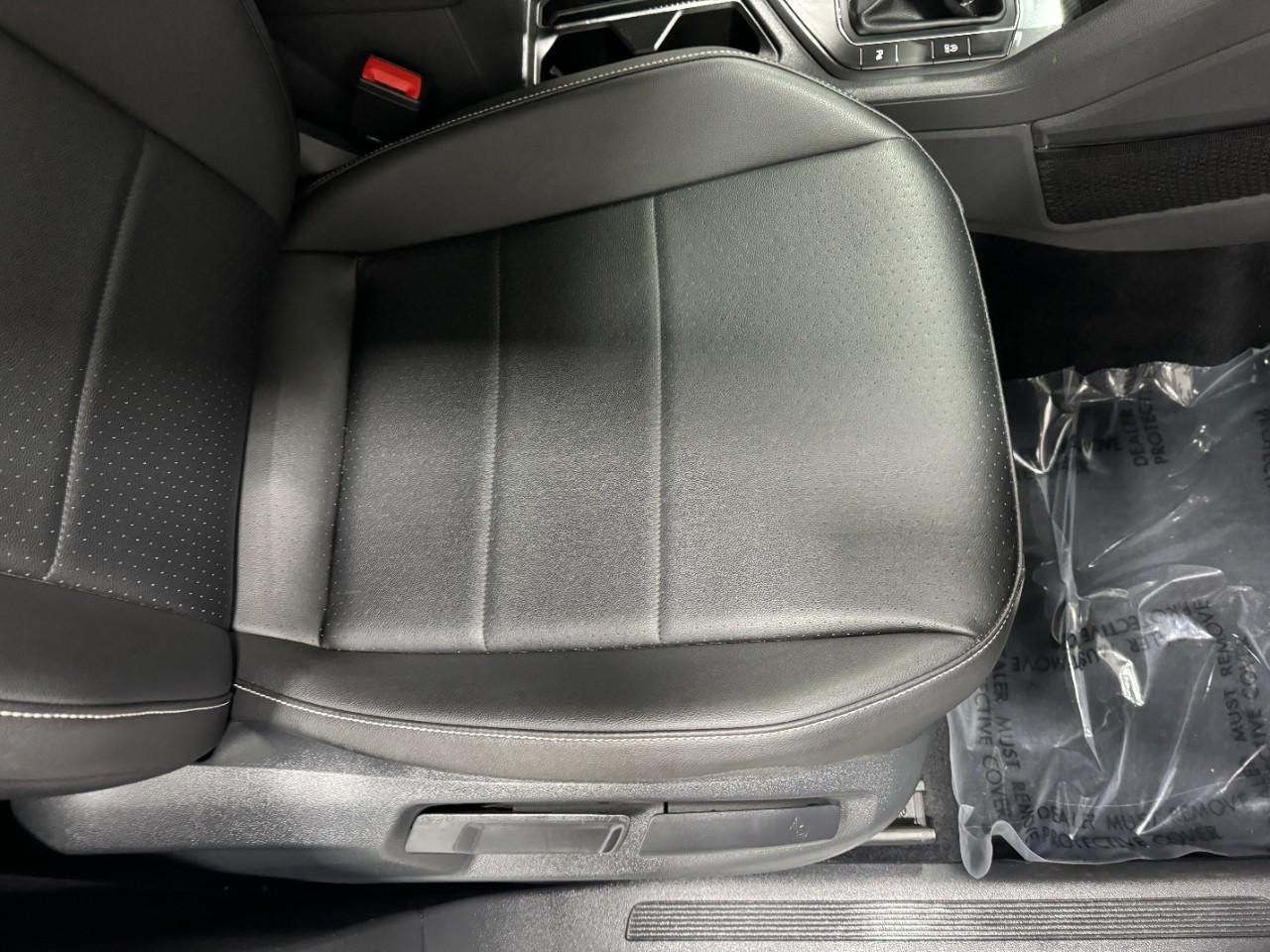 Volkswagen Tiguan Vehicle Full-screen Gallery Image 19