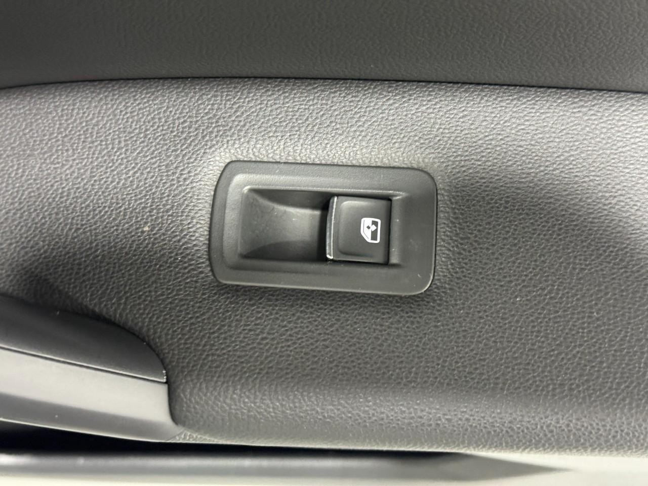 Volkswagen Tiguan Vehicle Full-screen Gallery Image 22