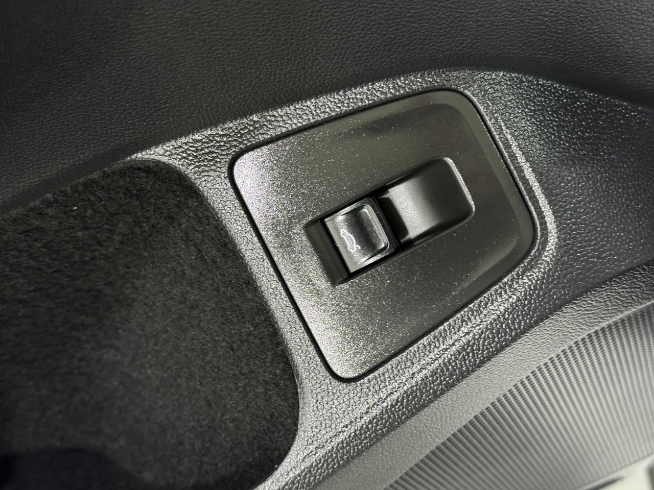 Volkswagen Tiguan Vehicle Full-screen Gallery Image 25