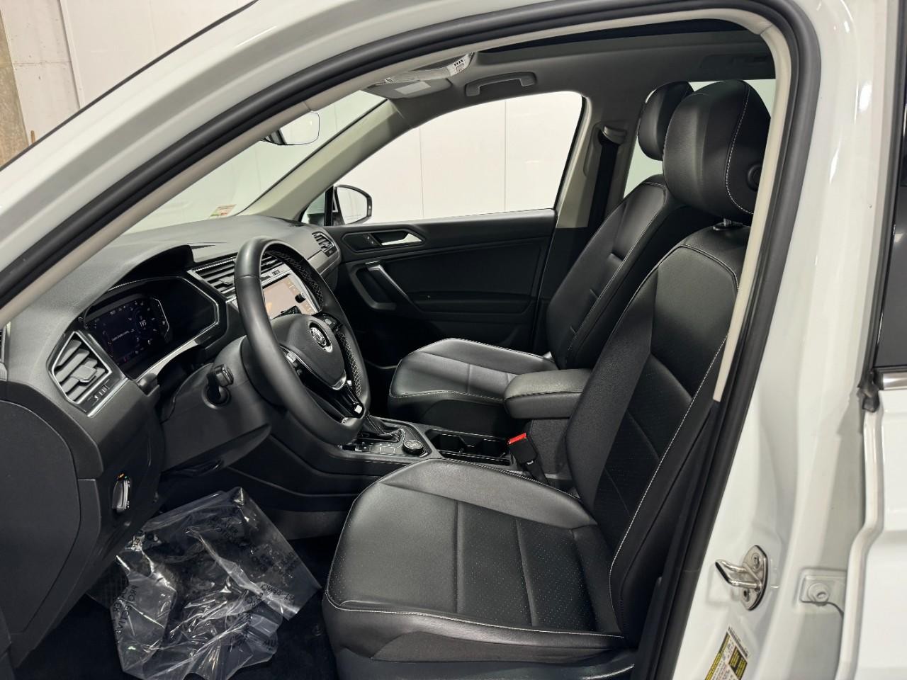 Volkswagen Tiguan Vehicle Full-screen Gallery Image 26