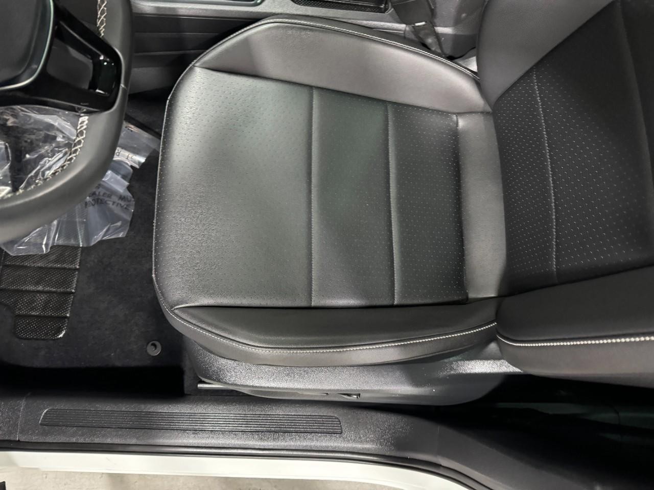 Volkswagen Tiguan Vehicle Full-screen Gallery Image 27