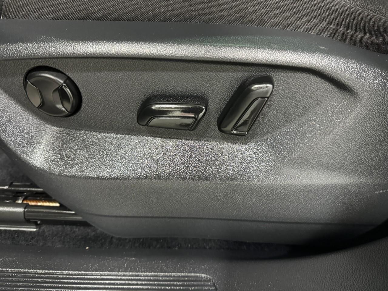 Volkswagen Tiguan Vehicle Full-screen Gallery Image 28