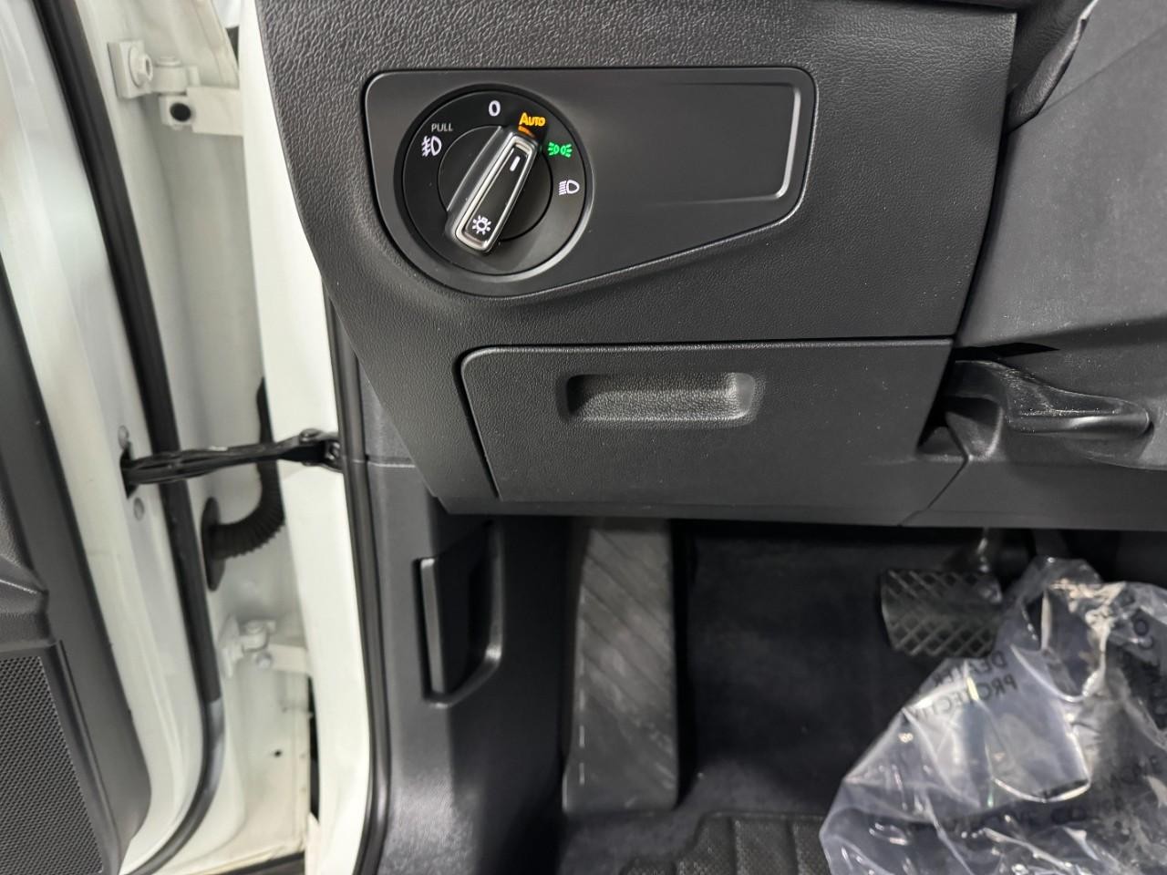 Volkswagen Tiguan Vehicle Full-screen Gallery Image 29