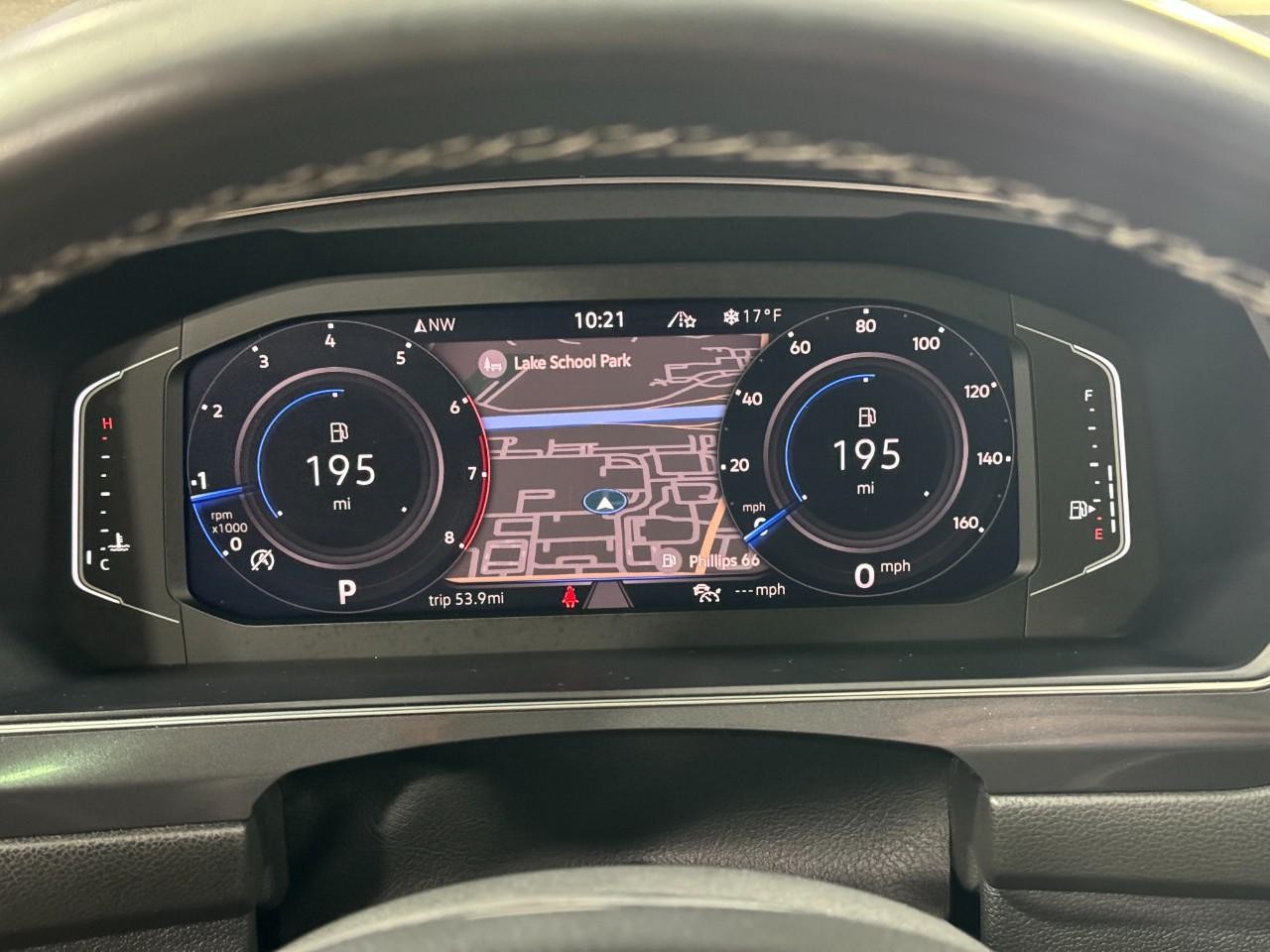 Volkswagen Tiguan Vehicle Full-screen Gallery Image 32