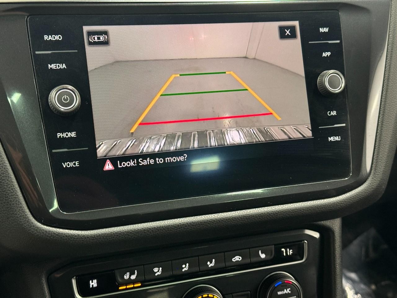 Volkswagen Tiguan Vehicle Full-screen Gallery Image 33