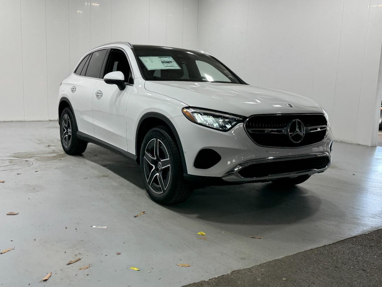 Mercedes-Benz GLC Vehicle Full-screen Gallery Image 6