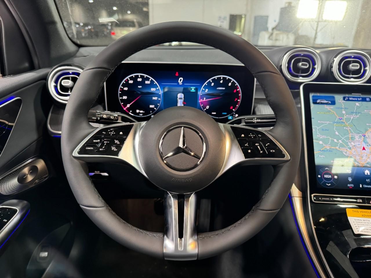 Mercedes-Benz GLC Vehicle Full-screen Gallery Image 13