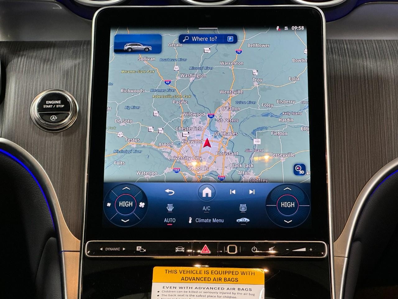 Mercedes-Benz GLC Vehicle Full-screen Gallery Image 14