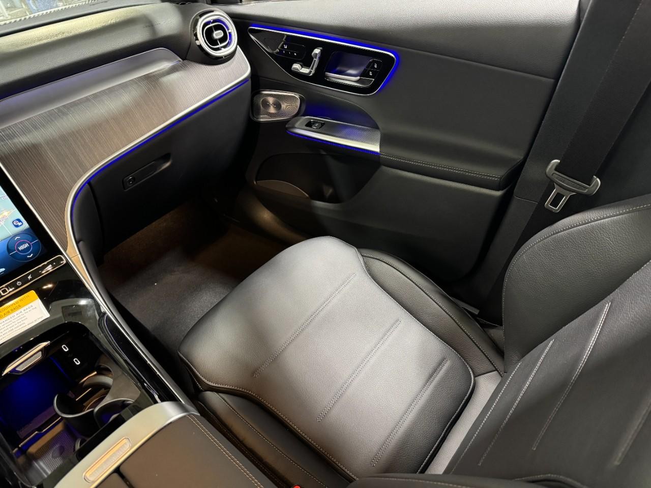 Mercedes-Benz GLC Vehicle Full-screen Gallery Image 15